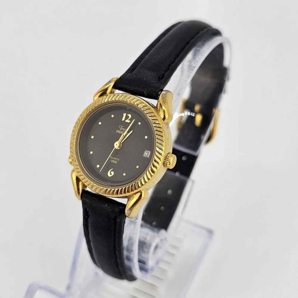 VTG Timex Watch Women Fluted Bezel 25MM Black Dial Date Leather Bands NEWBattery